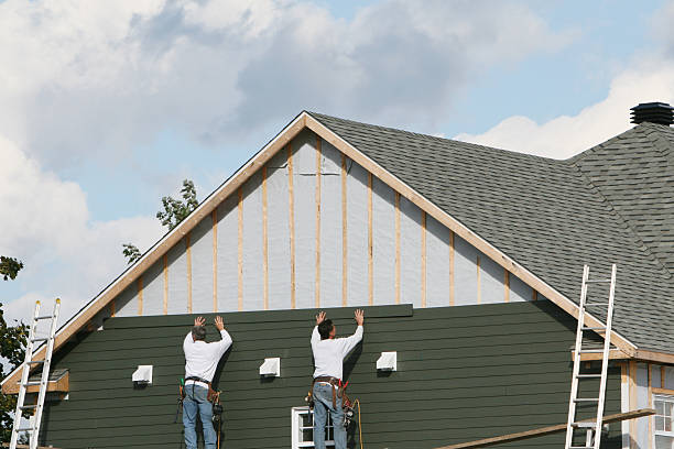Professional Vinyl Siding technician working in Rushville, OH